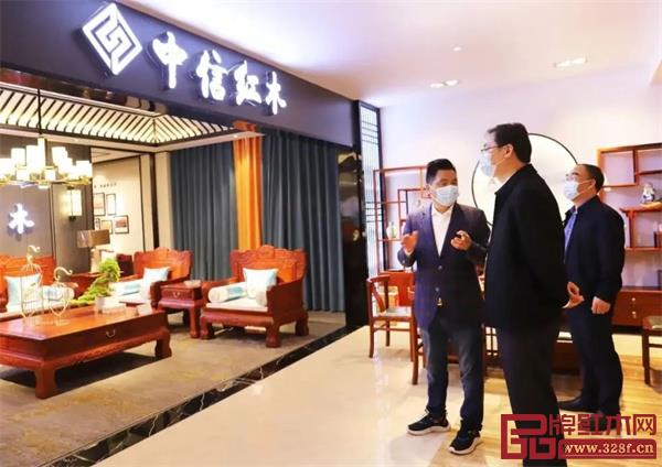 中信红木:市委书记楼琅坚走访,调研企业发展现状 中信红木:市委书记楼琅坚走访,调研企业发展现状