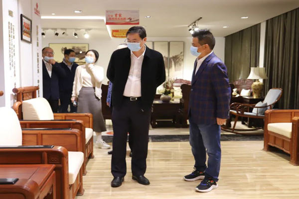 中信红木：市委书记楼琅坚走访，调研企业发展现状