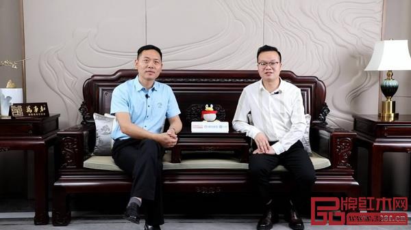 万事红董事长蒋国洪（左）做客腾讯家居红木大咖之声