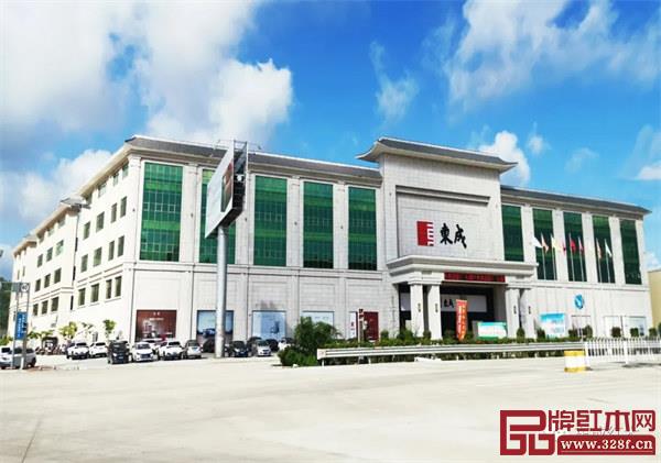 中国家具协会理事长徐祥楠发表讲话 中国家具协会理事长徐祥楠发表讲话