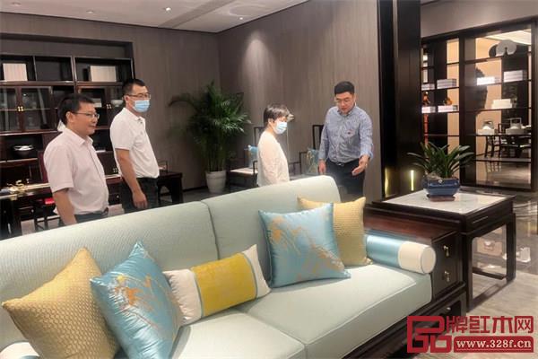 中山市企业知识产权保护流动工作室落户东成红木文化体验馆