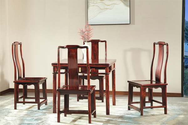 愿有一方桌，可闲度时光