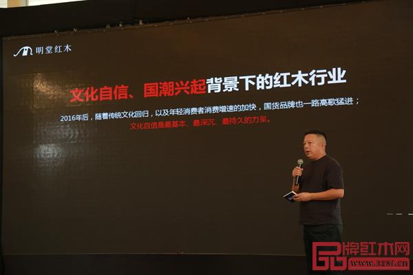 畅享红木家具行业的未来趋势,张向荣信心满满.jpg 畅享红木家具行业的未来趋势,张向荣信心满满.jpg