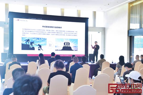 明堂红木全屋定制事业部负责人史良益阐述明堂红木优势.jpg 明堂红木全屋定制事业部负责人史良益阐述明堂红木优势.jpg