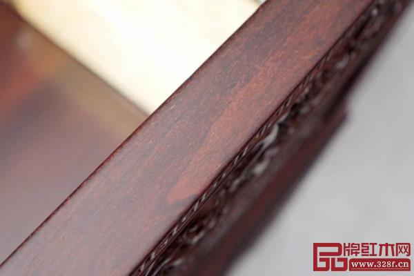 小叶紫檀木材材色优美,纹理清晰 小叶紫檀木材材色优美,纹理清晰