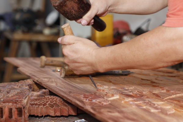  臻选良材、专研匠艺、精琢优品，鼎顺红木为美好生活助力