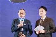 2022“红品奖”红木品牌盛典—华行红木董事长黄岸峰接受台上采访