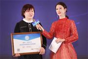 2022“红品奖”红木品牌盛典—巧夺天工红木营销总经理陈树娟接受台上采访