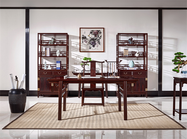 巧夺天工红木:瓜棱腿云纹画案 巧夺天工红木:瓜棱腿云纹画案