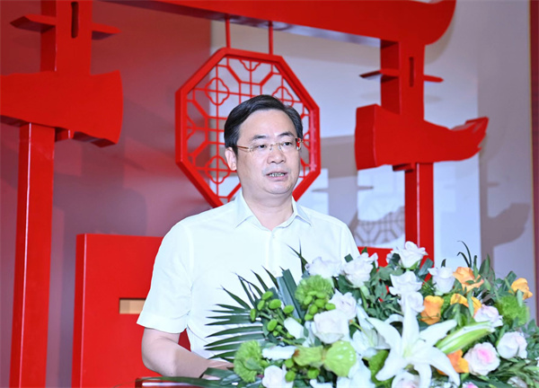东阳市委书记楼琅坚在开幕式上致辞 东阳市委书记楼琅坚在开幕式上致辞
