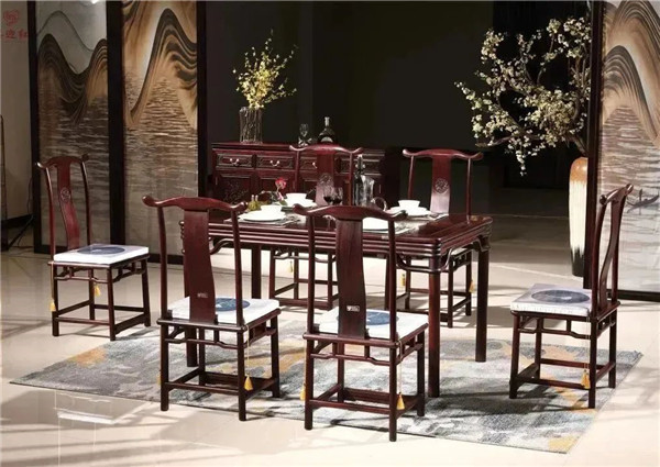 红酸枝餐桌哪家好？喜迎红红木做的餐桌椅好吗？