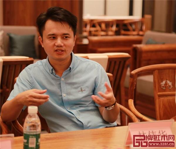 红木学会会长林伟华发言 红木学会会长林伟华发言