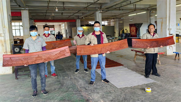 明堂家居工匠用精湛手艺诠释何为“工匠精神” 明堂家居工匠用精湛手艺诠释何为“工匠精神”