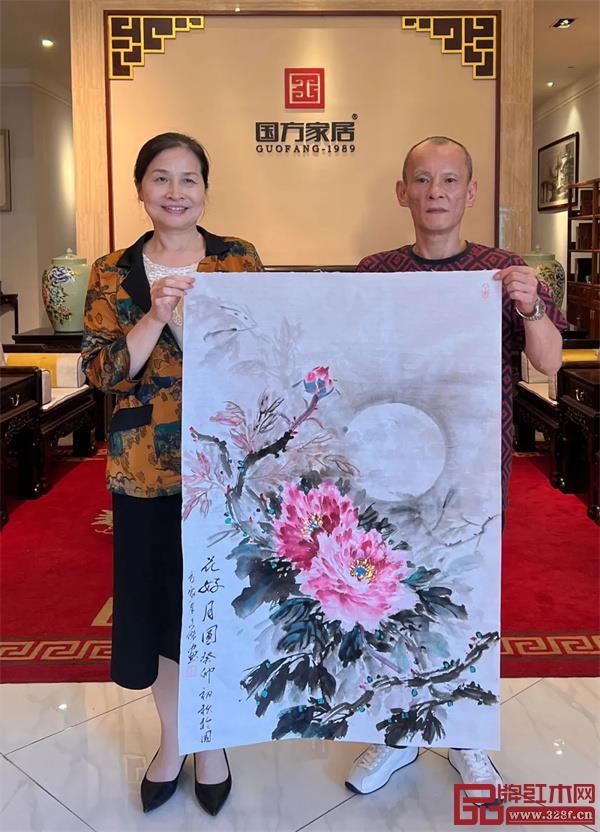 沙溪镇美术协会理事、岭南画派第四代传人现场为国方家居作画相赠 沙溪镇美术协会理事、岭南画派第四代传人现场为国方家居作画相赠