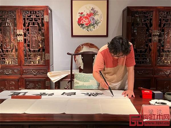 艺术家们在现场为现场观众施展才情 艺术家们在现场为现场观众施展才情