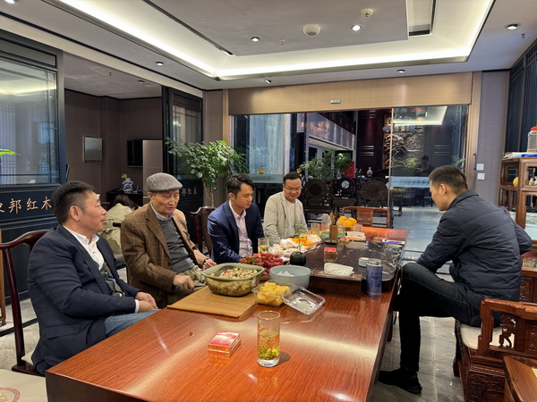 曹静楼老师、林伟华会长与董事长陈杭峰进行交流