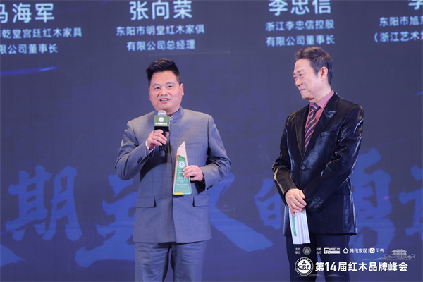 荣誉加持，李忠信红木董事长李忠信接受央视主持人采访（附视频）