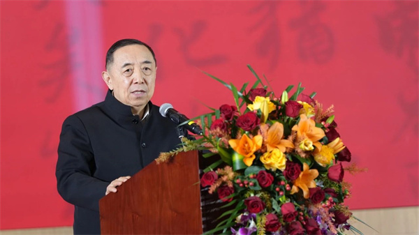 ▲国务院参事室特邀研究员、中国劳动学会会长杨志明发表致辞