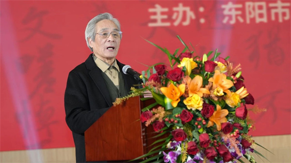 ▲卢光华大师向广厦大学捐赠作品