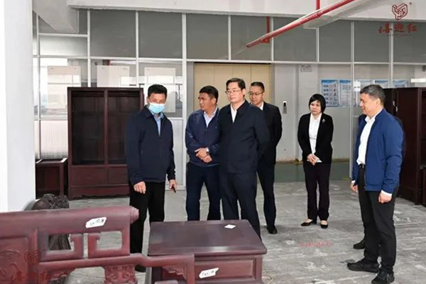 荣耀加冕·势启新章 | 喜迎红红木以工匠精神铸造品质，传递幸福生活！