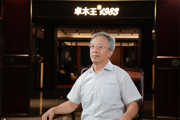 全联艺术红木家具专业委员会专家顾问、华南农业大学教授李凯夫 全联艺术红木家具专业委员会专家顾问、华南农业大学教授李凯夫