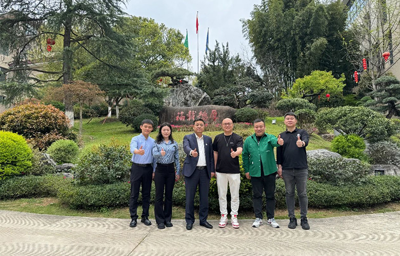 全联家具装饰业商会秘书长张仁江一行莅临卓木王参观指导