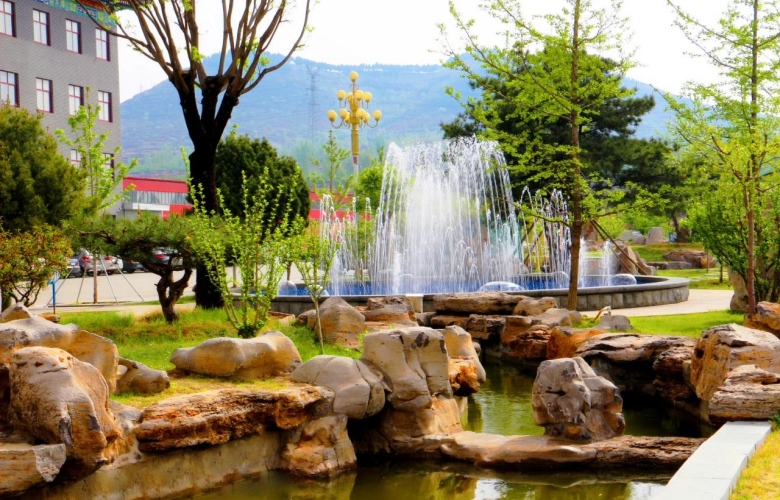 巧夺天工红木：巧园春光，何不来一场说走就走的春行呢？