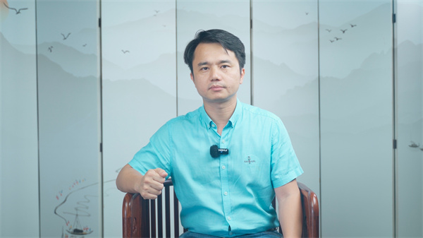 全联艺术红木家具专业委员会执行会长,中山市红木古典家具学会会长林伟华接受品牌红木、优居视界联合专访 全联艺术红木家具专业委员会执行会长,中山市红木古典家具学会会长林伟华接受品牌红木、优居视界联合专访