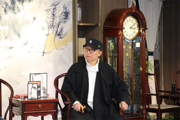 山东美术馆研究馆员、学术研究部主任郭振宇上台分享