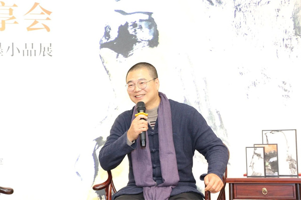 诗人、作家、传统文化研修传承者史幼波上台发言