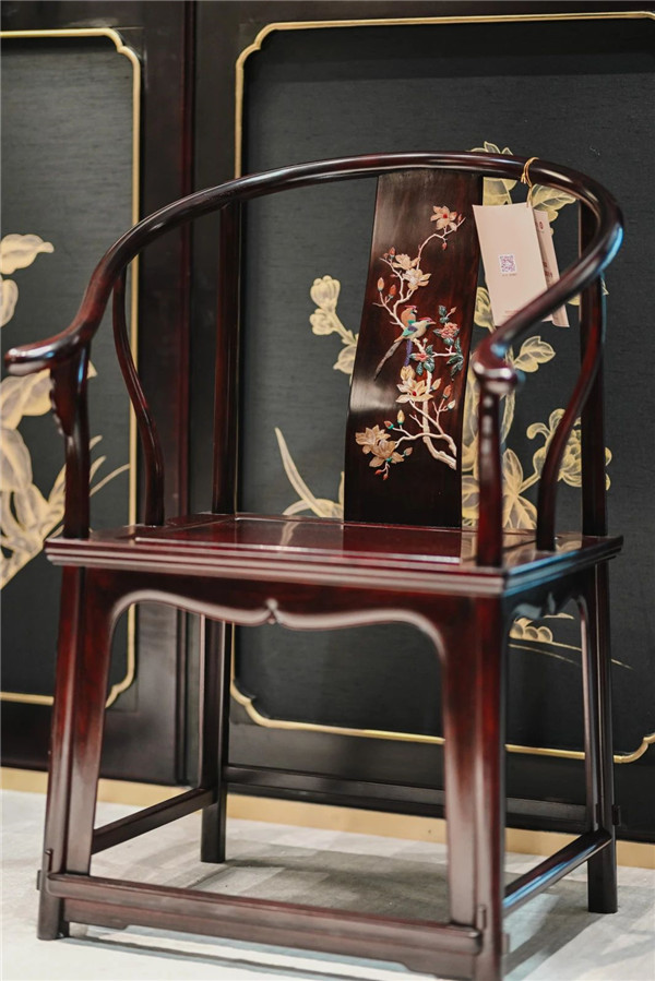 《天物 —— 紫檀嵌百宝花鸟椅》亮相深圳国际家具展 《天物 —— 紫檀嵌百宝花鸟椅》亮相深圳国际家具展