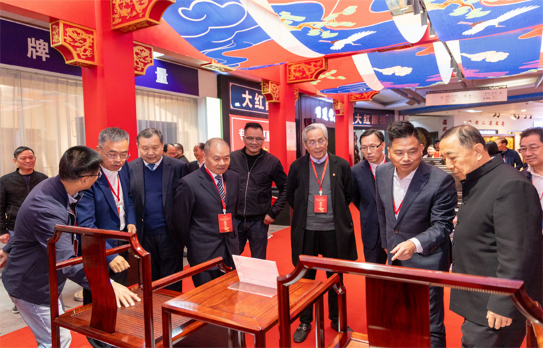 李忠信红木 | 持续深耕，行稳致远；让品牌更具价值和份量