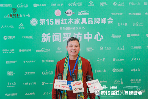 获红木家具风云企业家，喜迎红红木陆飞跃接受央视主持人采访（视频）