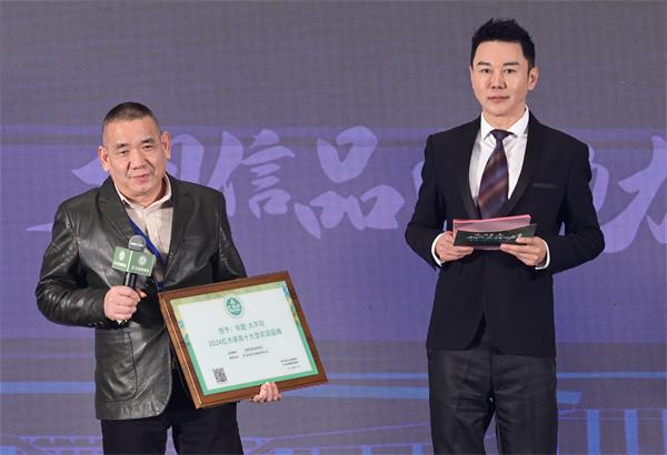获2024十大受欢迎品牌，华厦·大不同接受央视主持人采访