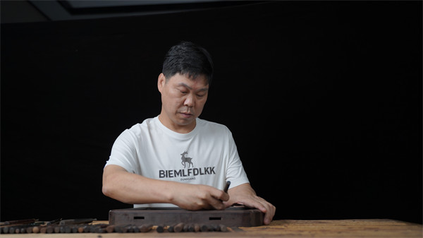 葛洪亮荣耀加冕金华市工艺美术大师，作品斩获双奖