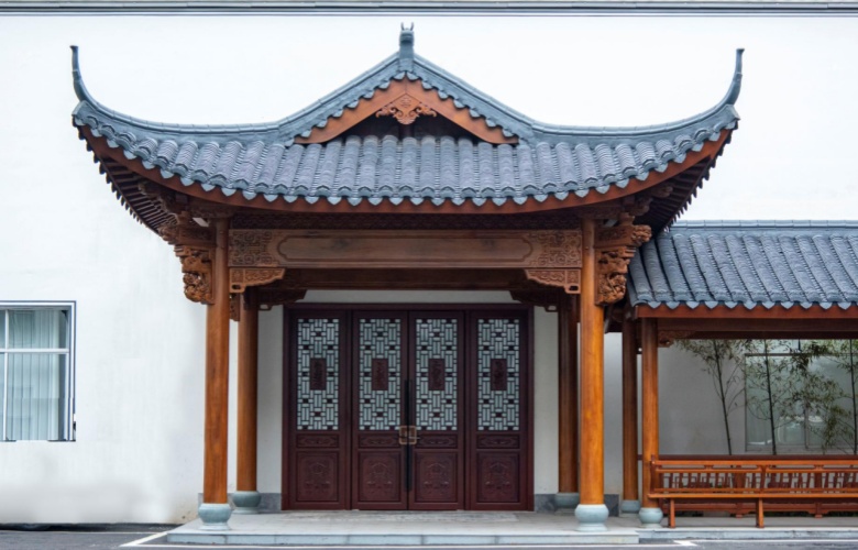 李忠信红木艺术馆游记（二）：雕梁画栋，极尽中式美学