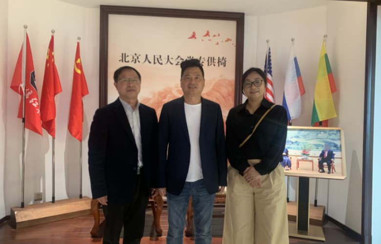 李忠信红木与浙江广厦建设职业技术大学工艺美术学院达成校企合作