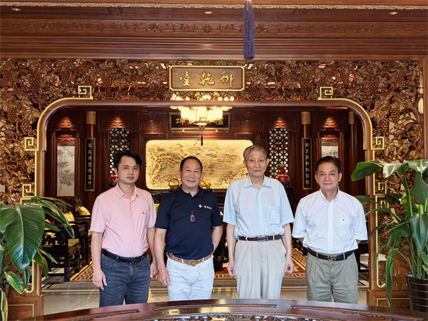曹静楼一行莅临御乾堂红木参观交流，共话红木产业发展