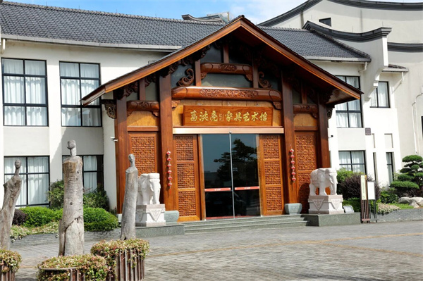 在葛洪亮红木家具艺术馆，高端红木家具触手可及