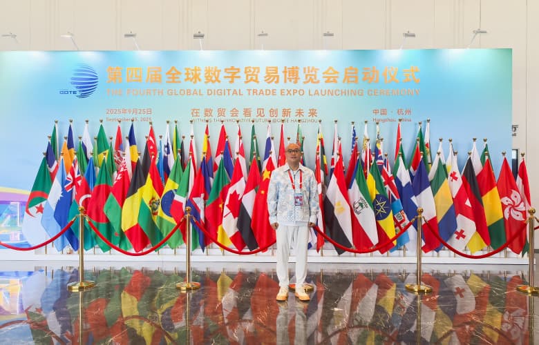 卓木王总裁杜长江出席网易未来大会，探索“AI+红木”新可能