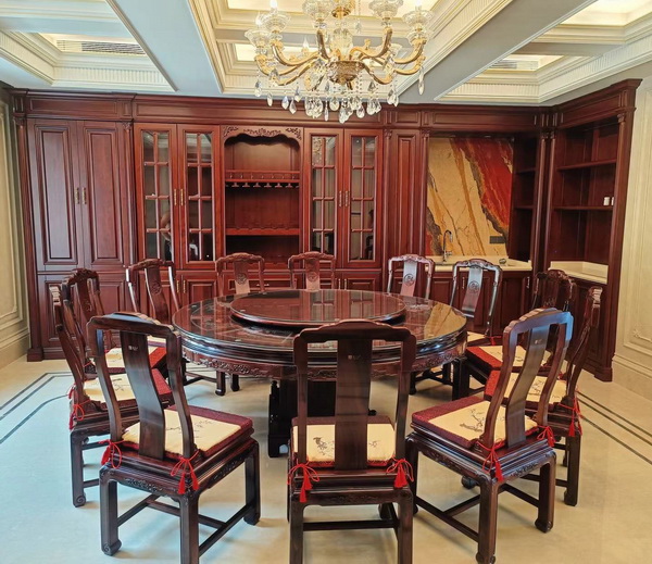 万事红红木餐厅入户效果