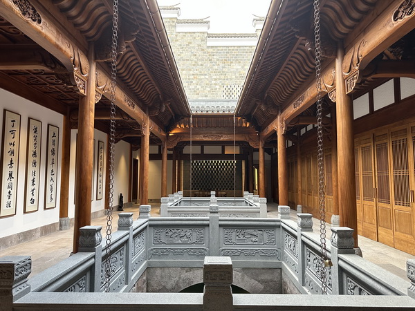 明清阁“上海贾总古宅”项目,通过格心门窗等元素营造“隔而未隔”的中式意境 明清阁“上海贾总古宅”项目,通过格心门窗等元素营造“隔而未隔”的中式意境