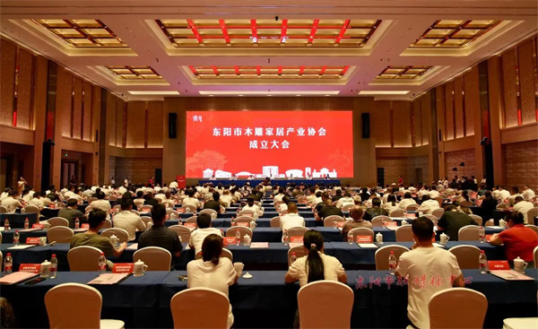 御乾堂红木总经理马姣姣当选东阳木雕家居产业协会轮值会长