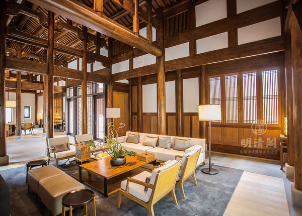 明清阁在“上海养云安缦酒店”项目中的门窗、护墙板、地板等——均选用缅甸柚木,并以全榫卯结构工艺打造 明清阁在“上海养云安缦酒店”项目中的门窗、护墙板、地板等——均选用缅甸柚木,并以全榫卯结构工艺打造
