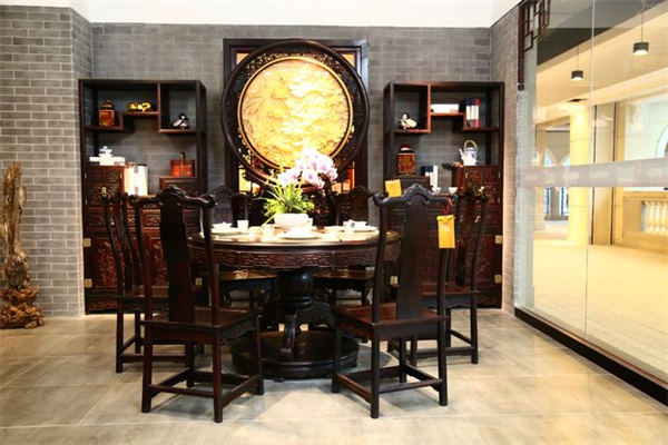 中山小叶紫檀口碑不错的厂家：鸿庭轩红木匠心传承的木中珍宝