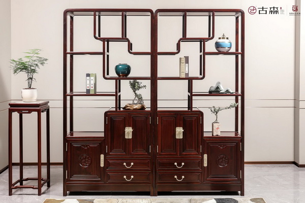 古森红木《红酸枝吉祥如意多宝阁》以开放格架设计适应现代陈设需求,兼顾展示与实用 古森红木《红酸枝吉祥如意多宝阁》以开放格架设计适应现代陈设需求,兼顾展示与实用
