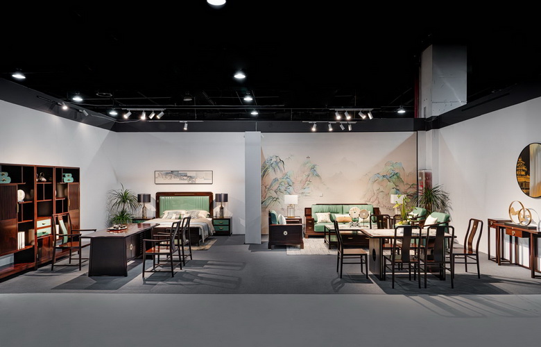 李忠信红木：“百工杯”双奖加冕，薪火相传续华章