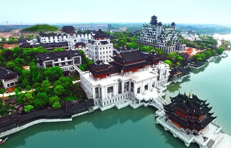 36 载匠心铸魂！年年红金典应邀出席第 16 届红木家具品牌峰会，AI 赋能共启行业新篇