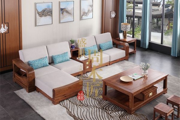 岭南匠韵，木载春秋：盛世周木匠的广东红木家具知名品牌之路