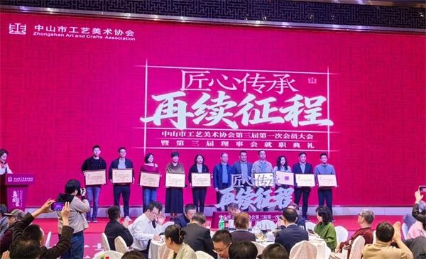 红木整装大师国方家居荣膺“工艺家具鲁班奖”：匠心筑梦，荣耀绽放